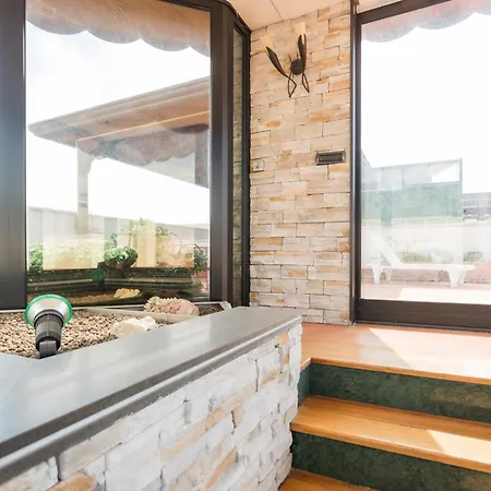 Triple G Rooftop By Dimorra *